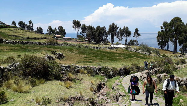 Excursión a las islas de los Uros + Trekking por Taquile - Foto 4