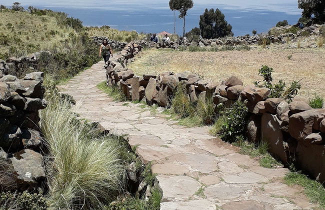 Excursión a las islas de los Uros + Trekking por Taquile - Foto 2