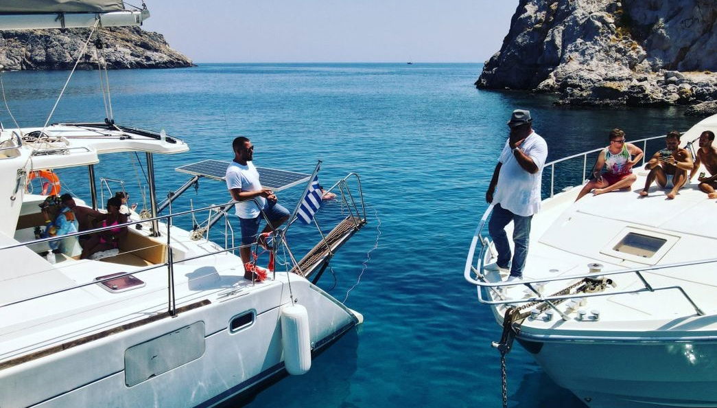 Passeio de catamarã com almoço - Foto 1