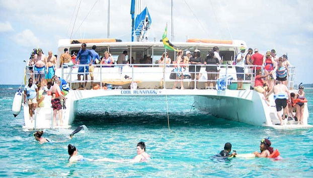 Paseo en catamarán por las cascadas del río Dunn - Foto 3