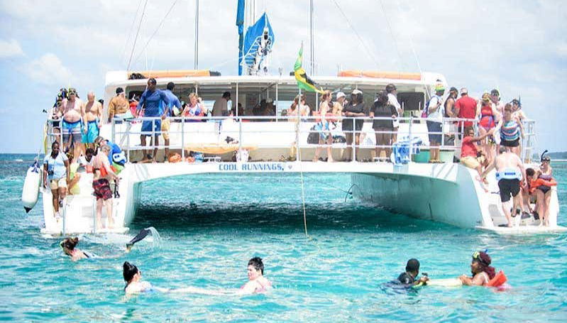 Paseo en catamarán por las cascadas del río Dunn - Foto 1