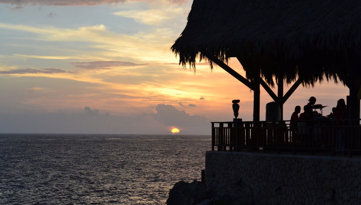 Paseo en catamarán y atardecer en Rick’s Café - Foto 1