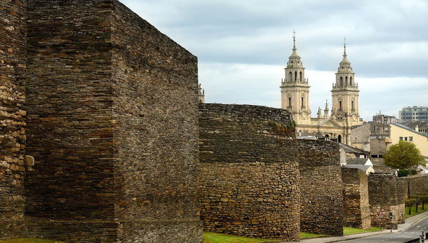 Lugo Guided City Tour - Photo 3