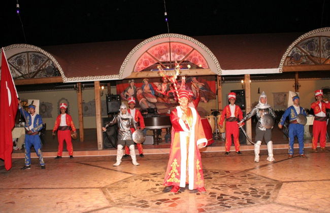 Cena con espectáculo folclórico en Marmaris - Foto 2