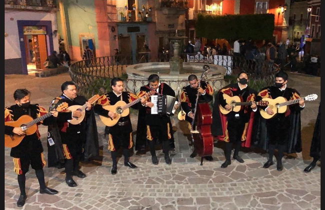Night Tour of Guanajuato with Tuna Music (Callejoneada) - Foto 2