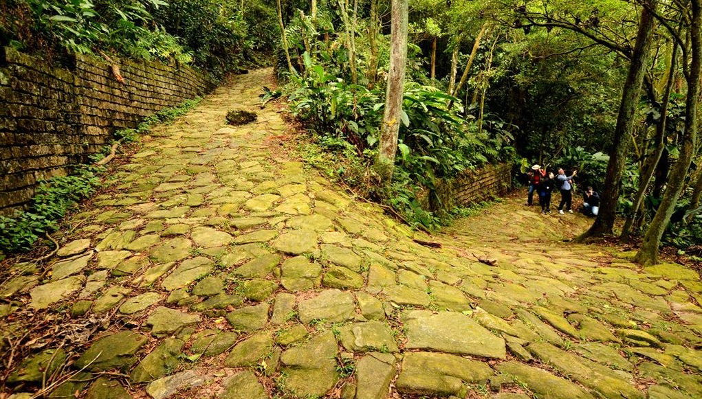 Ruta privada de senderismo por la Estrada Velha de Santos - Foto 1