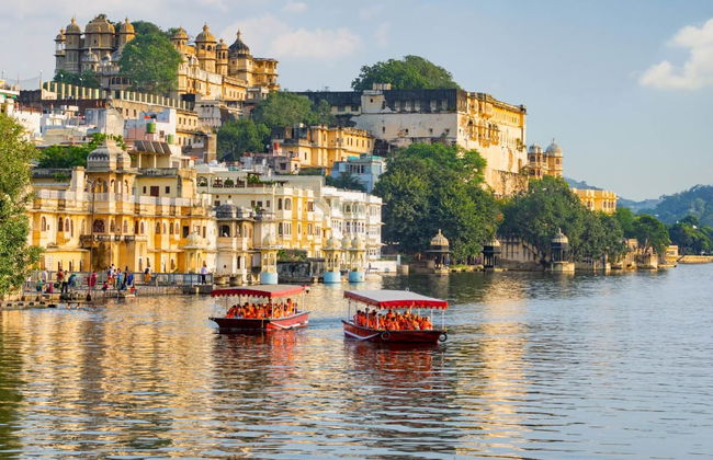 Ghat Tour & Lake Pichola Cruise - Photo 3