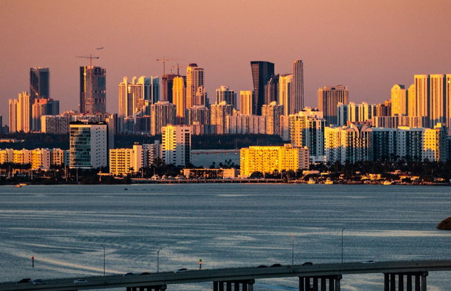 Paseo en barco al atardecer por Miami - Foto 4