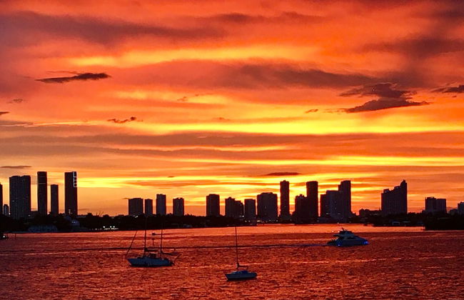 Paseo en barco al atardecer por Miami - Foto 6