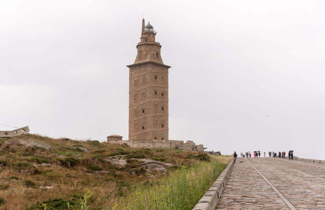Free tour por el Parque Escultórico de la Torre de Hércules - Foto 1