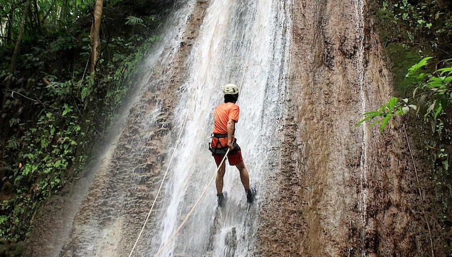 Água Fría Waterfall Rappelling