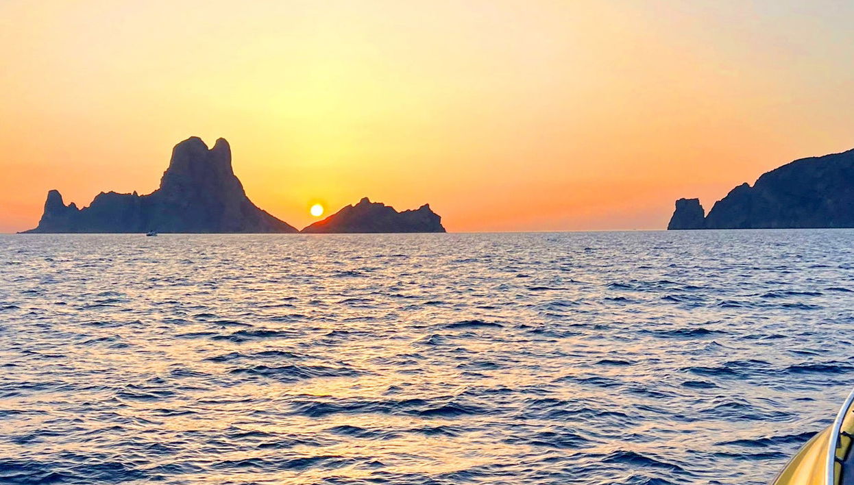Passeio de barco ao entardecer por San Antonio - Foto 1