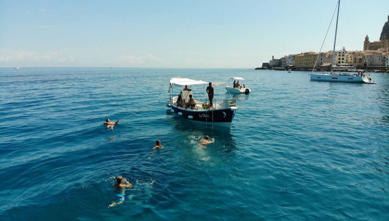 Paseo privado en barco por la costa de Cefalú - Foto 1