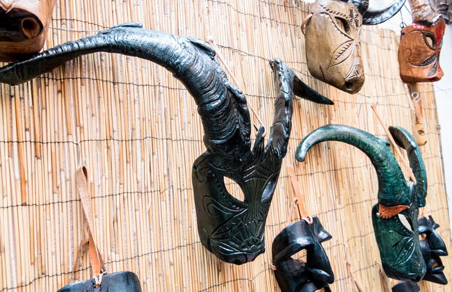 Visita di un laboratorio artigianale di maschere sarde - Foto 1