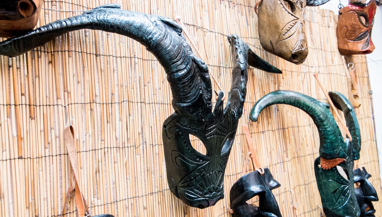 Visita di un laboratorio artigianale di maschere sarde - Photo 1