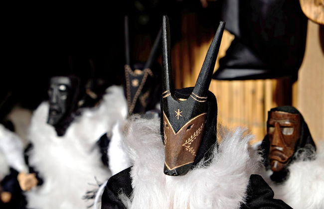 Visita di un laboratorio artigianale di maschere sarde - Foto 3