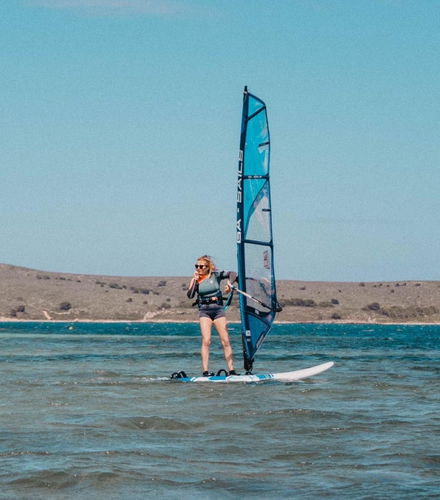 Foto de Curso de windsurf en Fornells