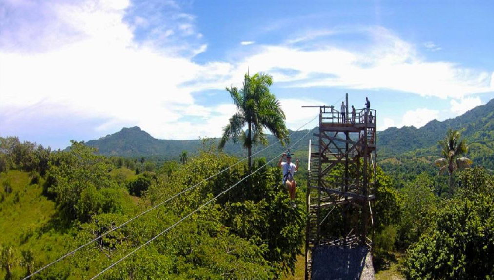 Aventura Ride N Zip: tirolinas, paseo a caballo y almuerzo - Tour de medio día - Foto 1