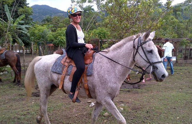 Zip N Splash Abenteuer: Wasserfälle, Seilrutschen und Reiten mit Mittagessen - Foto 8