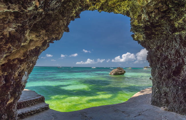 Fête en bateau au coucher du soleil à Boracay - Photo 1