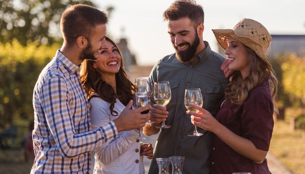 Brindando com o vinho de Colônia do Sacramento