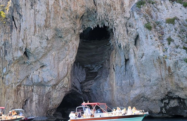 Paseo en gozzo por las cuevas de Capri - Foto 3