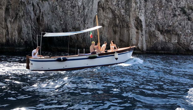 Caves of Capri Gozzo Boat Ride - Foto 4