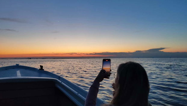 Paseo en barco al atardecer por la laguna de Venecia - Foto 3