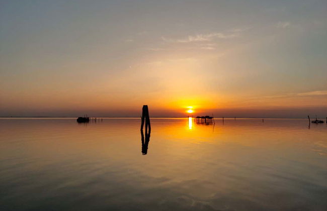 Paseo en barco al atardecer por la laguna de Venecia - Foto 5