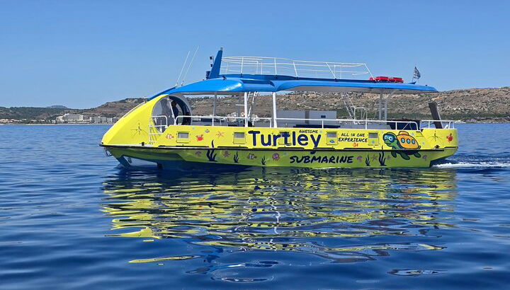 3 Hours Morning Adventure por Turtle Submarine - Foto 1