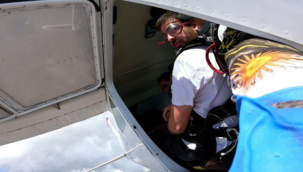 Skydiving in Chascomús - Photo 5