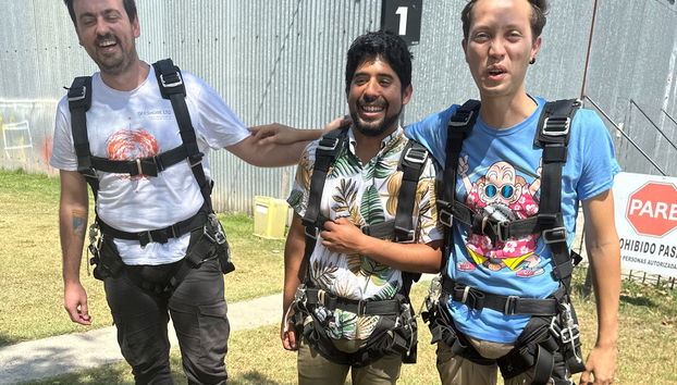 Skydiving in Chascomús - Photo 3