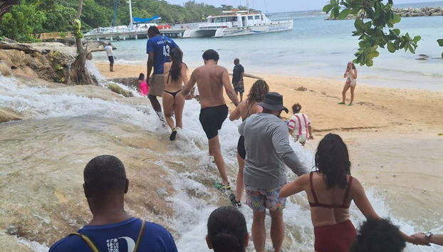 Excursión a las cascadas del río Dunn y el Agujero Azul - Foto 5