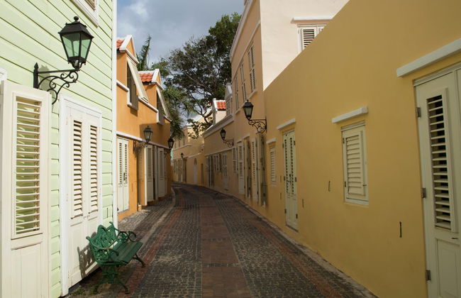 Willemstad Guided Tour - Photo 2