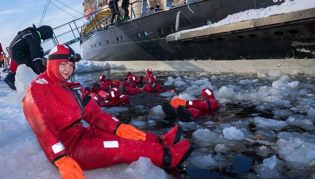 Paseo en barco rompehielos + Flotación en el mar de Botnia - Foto 3