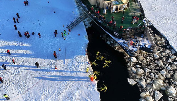 Paseo en barco rompehielos + Flotación en el mar de Botnia - Foto 2