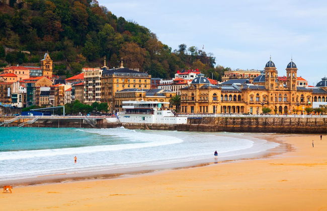 San Sebastián Hop-on-Hop-off-Stadtrundfahrt - Foto 1