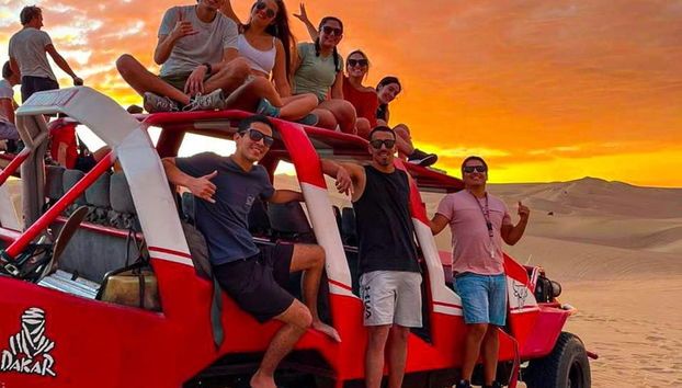 Sandboarding in the Ica Desert at Sunset - Foto 2