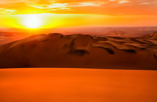 Sandboarding en el desierto de Ica al atardecer - Foto 4