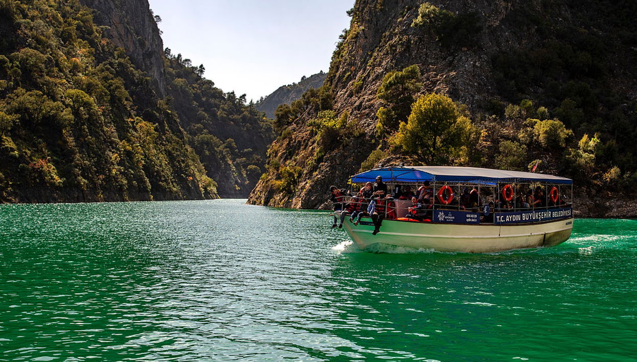 Balade en bateau sur le Lac Vert - Photo 1