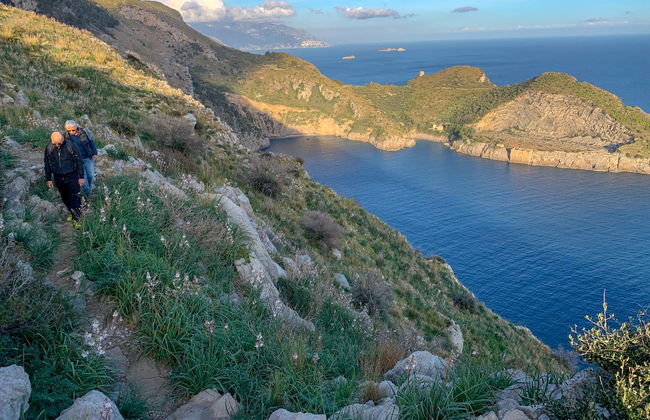 Esperienza privata di trekking nella Baia di Ieranto - Foto 4