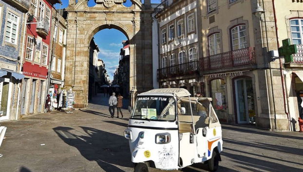 Braga Tuk-Tuk Tour - Photo 2