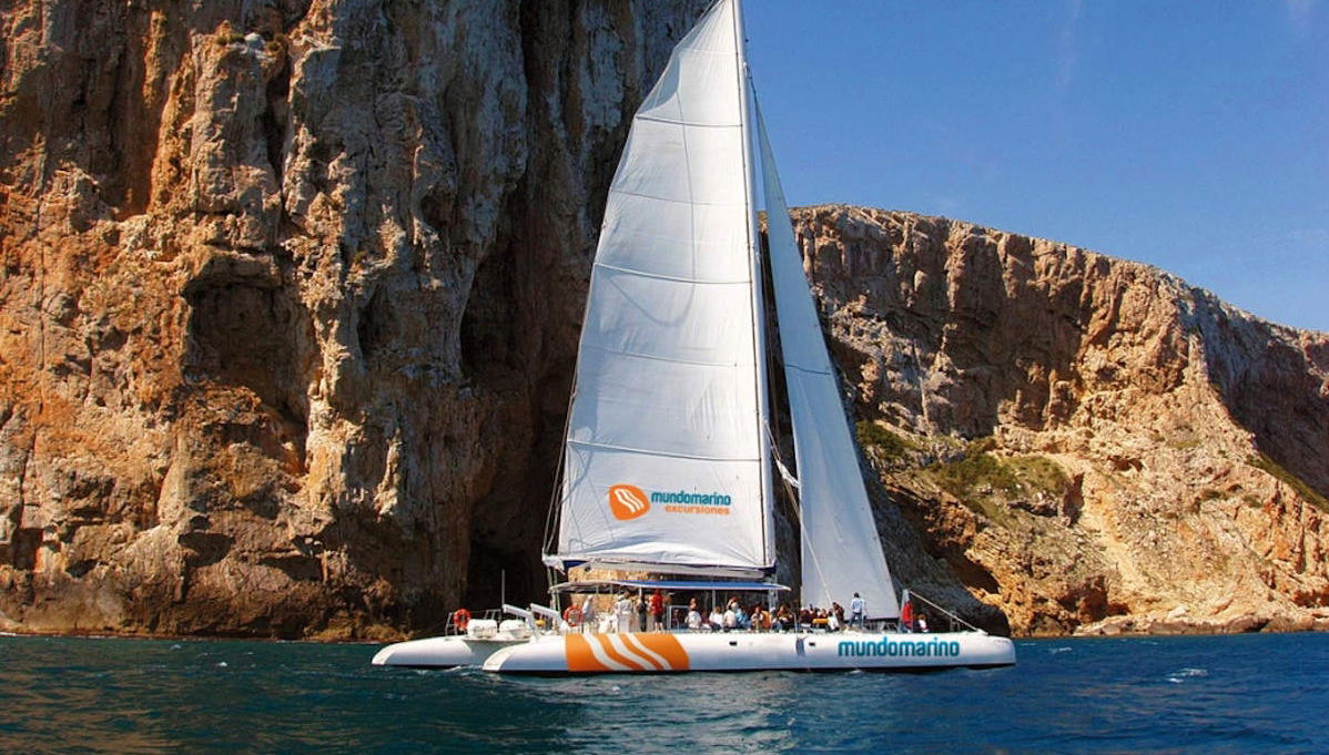 Jávea Capes & Portichol Island Catamaran Tour - Foto 1