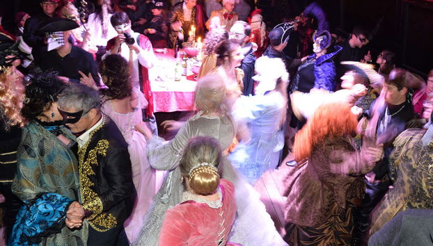 Festa de carnaval no Galeão Veneziano - Foto 2