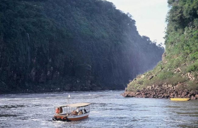 Paseo en barco por los ríos Paraná e Iguazú - Foto 2