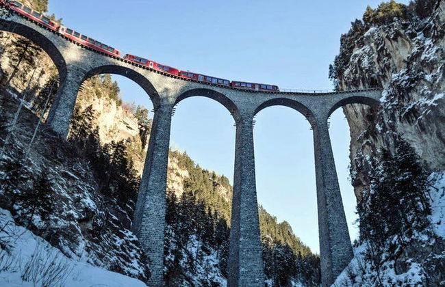 Alpes Suíços e St. Moritz de trem - Foto 2