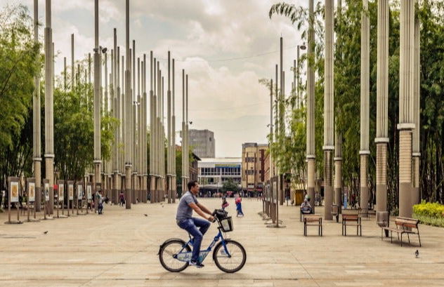 Tour en bicicleta eléctrica por Medellín - Foto 5