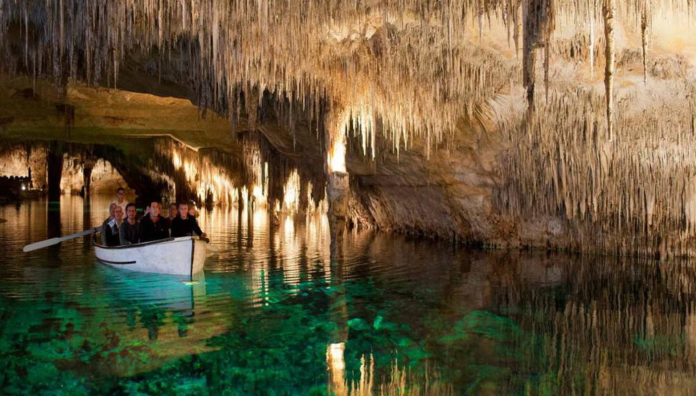 Esplora le Cuevas del Drach - Tour in autobus di mezza giornata - Foto 1