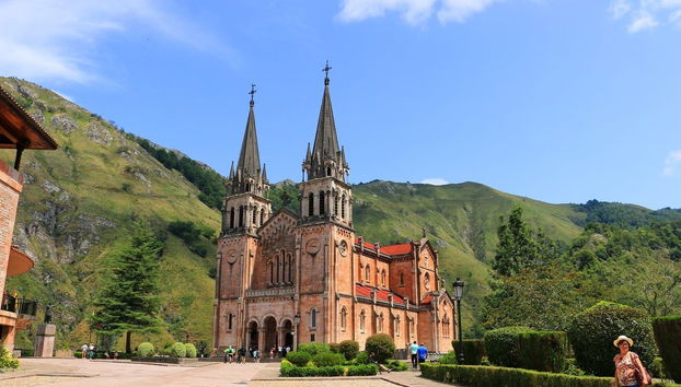 Lakes of Covadonga & Cangas de Onís Day Trip - Foto 2