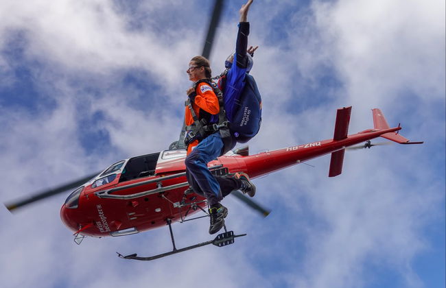 Skydiving in Interlaken - Photo 5